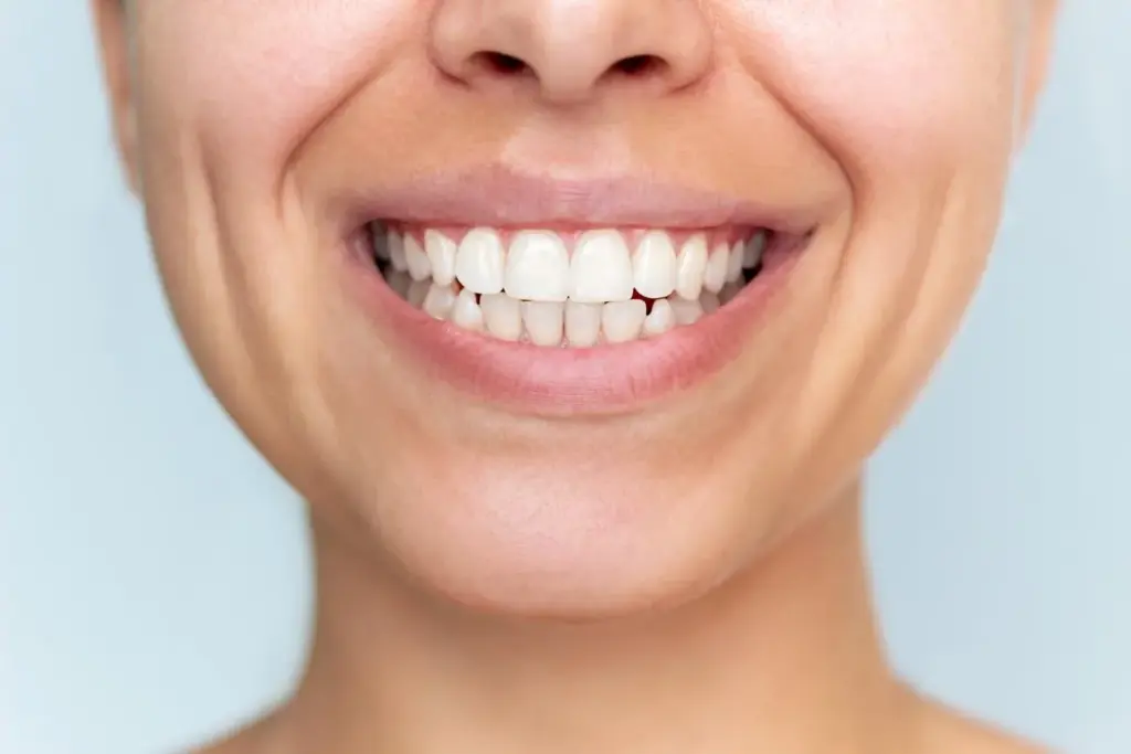 Avaliação odontológica para verificar o alinhamento dos dentes e a necessidade de tratamento ortodôntico.